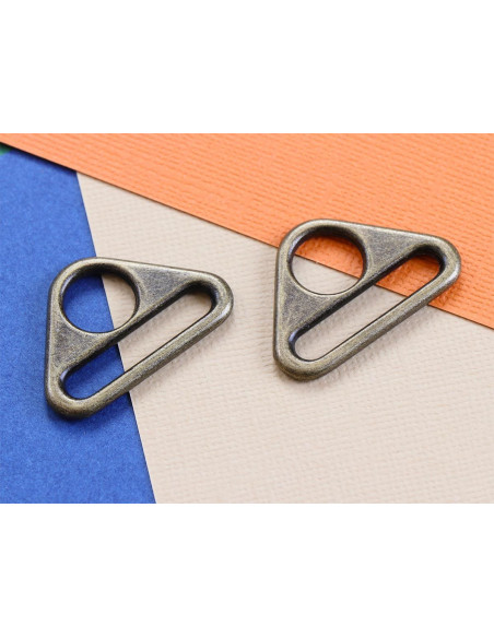 Set aus 2 dreieckigen Ringen, 25 mm, antikes Messing.