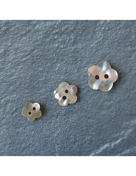 Bouton nacre naturel 2 trous - Fleur