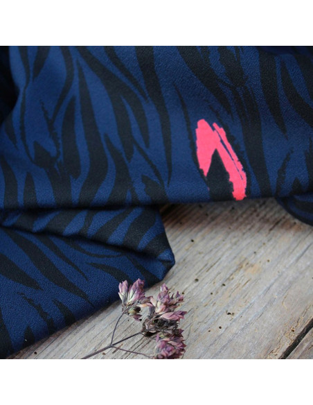 Blauer Viskose-Crêpestoff Zebra - Églantine & Zoé