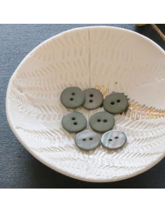 Flacher Perlmuttknopf mit 2 Löchern - Eisenkraut