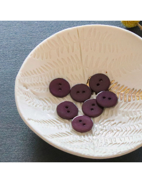 Flacher Perlmuttknopf mit 2 Löchern - Violett