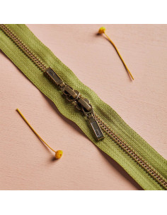 Doppelreißverschluss Messing und Matcha Leaf 40 cm - Atelier Brunette