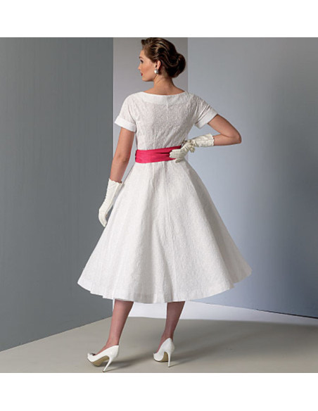 Kleid- und Gürtelmuster - Vogue 9105