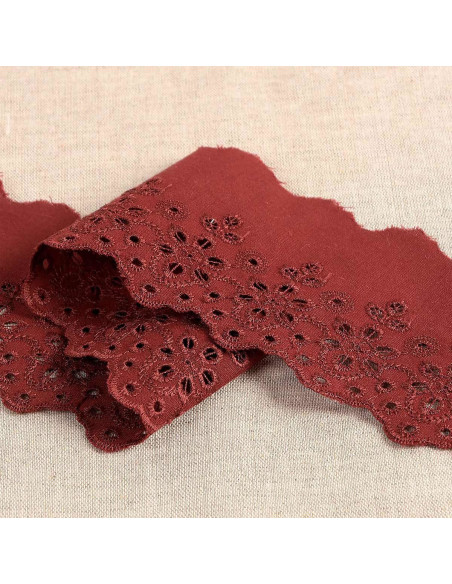 Englische Stickerei Blumen mit gewelltem Rand Lily - Bordeaux