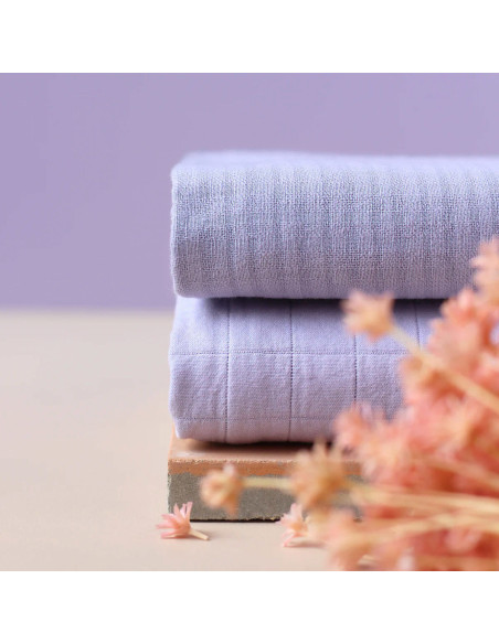 Gewebter Baumwollstoff mit kleinen Karos in Mauve - La Maison Naïve