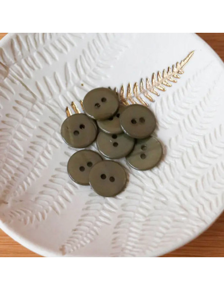 Flacher Perlmuttknopf mit 2 Löchern - Khaki
