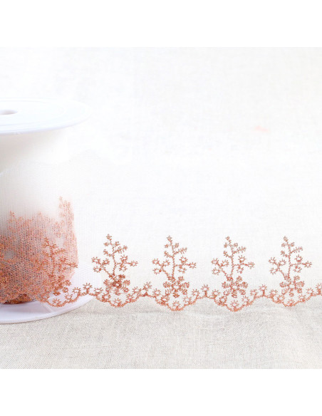 Ländliche metallisierte Stickerei auf Tüll - Roségold