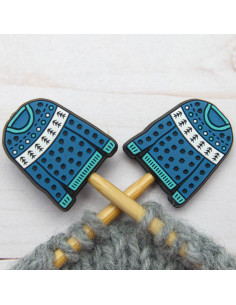 Maschenstopper für Stricknadeln - Blauer Pullover