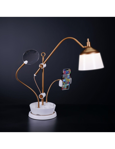 Lampe auf Tisch mit Lupe, Tablett und Telefonhalter Daylight Anita