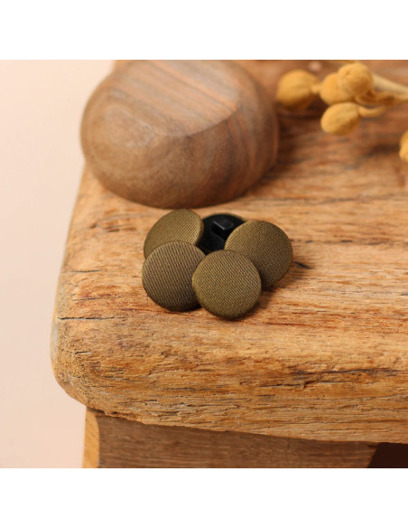 Satinüberzogener Knopf auf Fuß 18 mm - Olive