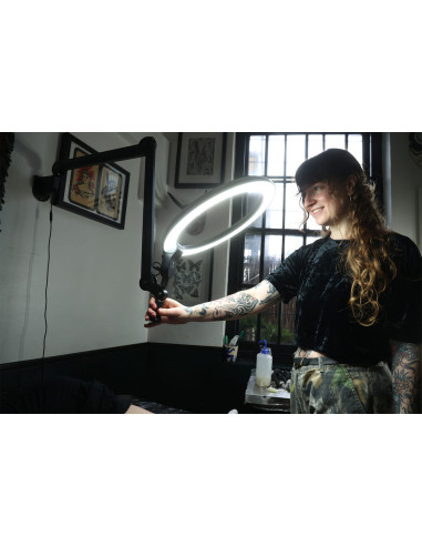 Tageslicht-Aura-Ringlampe am Arm