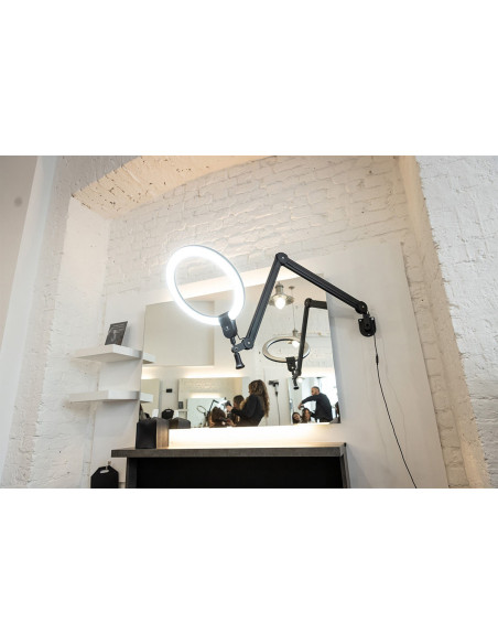 Tageslicht-Aura-Ringlampe am Arm