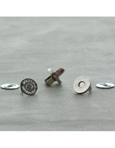 Beutel mit 2 magnetischen Verschlüssen 14 mm - Hell Silber