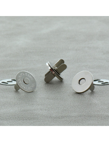 Beutel mit 2 magnetischen Verschlüssen 18 mm - Hell Silber