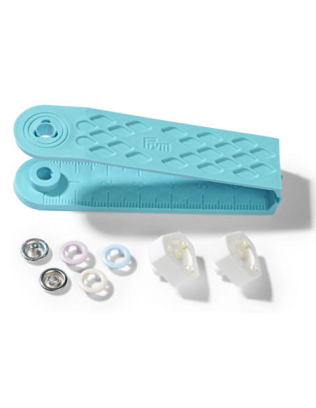 Schachtel mit 21 Druckknöpfen in Rosa, Blau und Ecru mit 8 mm Werkzeug.