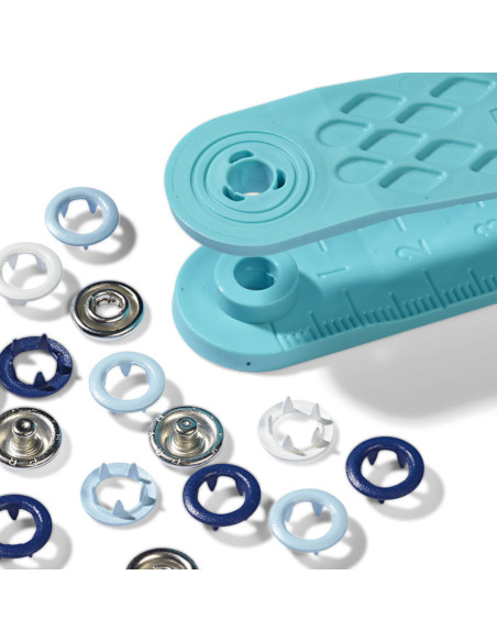 Schachtel mit 21 Druckknöpfen in Weiß, Himmelblau und Marineblau mit 8 mm Werkzeug