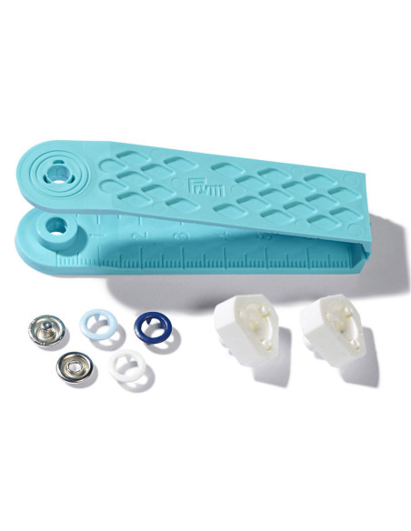 Schachtel mit 21 Druckknöpfen in Weiß, Himmelblau und Marineblau mit 8 mm Werkzeug