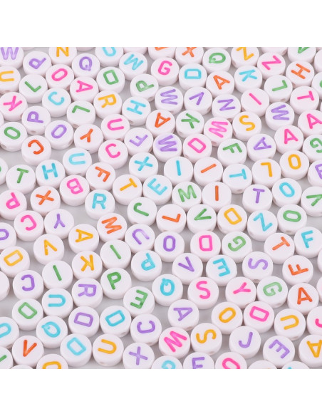 Beutel mit 100 weißen runden Perlen - Mehrfarbige Buchstaben