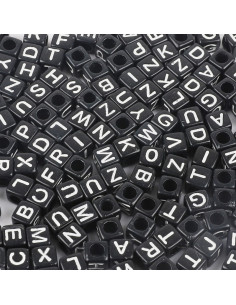 Beutel mit 100 schwarzen quadratischen Perlen - Weiße Buchstaben
