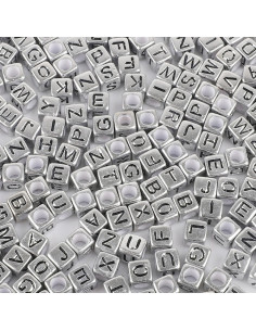 Beutel mit 100 silbernen quadratischen Perlen - Schwarze Buchstaben