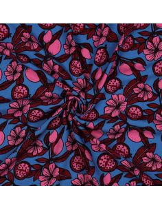 Viskosestoff - Rosa Blumen auf blauem Hintergrund