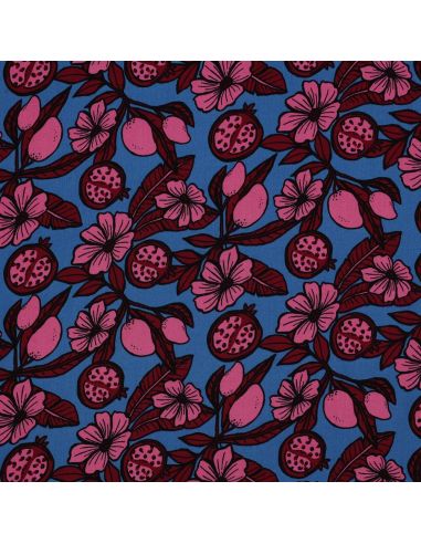 Viskosestoff - Rosa Blumen auf blauem Hintergrund