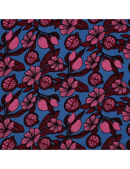 Viskosestoff - Rosa Blumen auf blauem Hintergrund