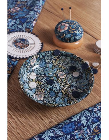 Scheibe mit 40 Stecknadeln mit Kunststoffkopf - Blaue Blumen Kollektion