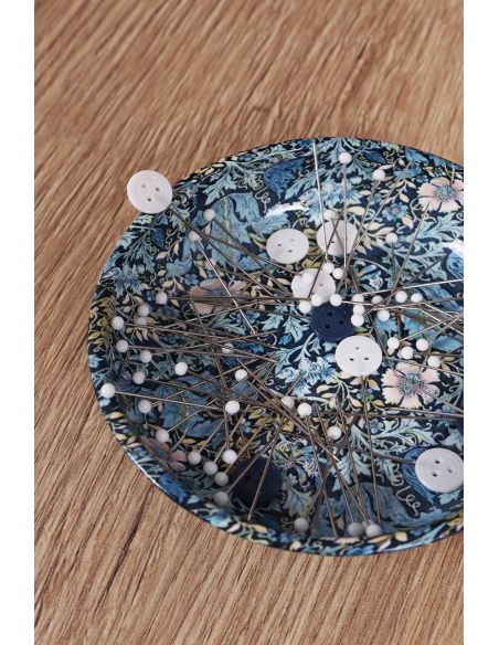 Glasröhrchen mit 95 Glaskopfnadeln - Sammlung blaue Blumen